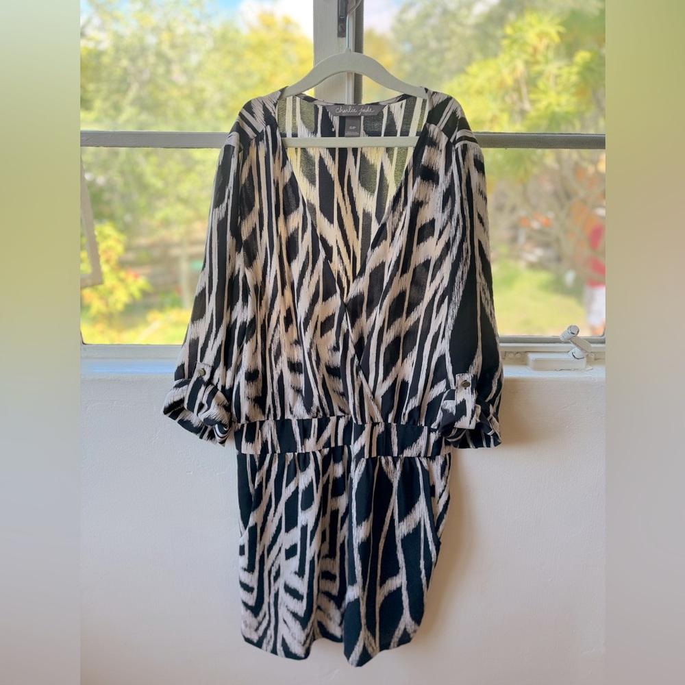 Women’s Charlie Jade Black & Beige Romper Size Small